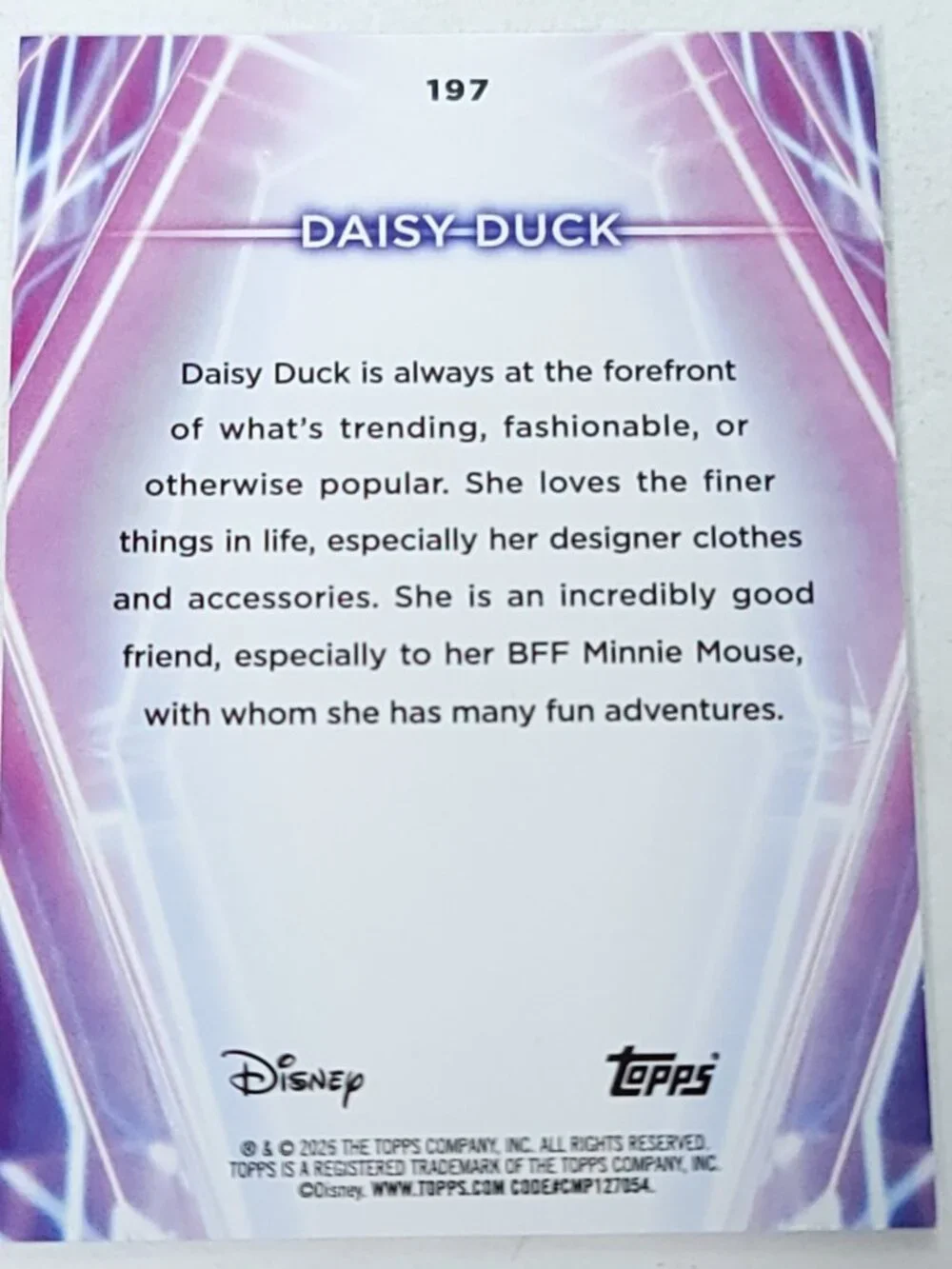 Daisy Duck Topps 2026 Disney Neon Holo Parallel Refractor Limited 92/99 - Picture 5 of 5